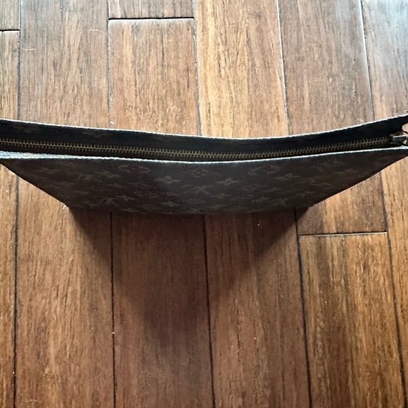 Authentic LV cosmetic or purse - Picture 5 of 5